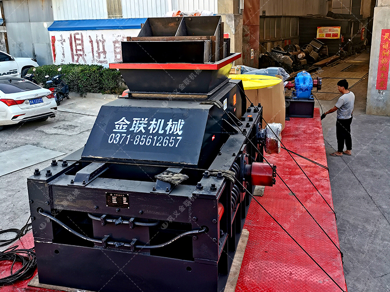 2PG1200x800半自動(dòng)液壓對輥破碎機(jī) 大型破碎機(jī)發(fā)貨 2PG1200x800半自動(dòng)液壓對輥破碎機(jī) 大型破碎機(jī)發(fā)貨
